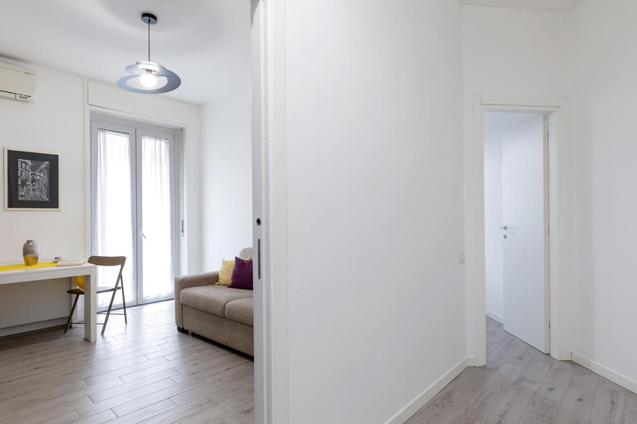Piazza De Angeli M1 Comfortable Flat With Balcony Milan Bagian luar foto